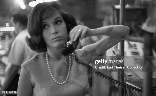 actress-mary-tyler-moore-in-rehearsal-for-the-dick-van-dyke-show-on-december-2-1963-in-los.jpg
