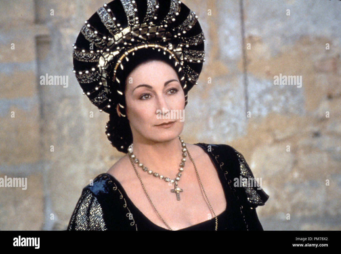 film-still-from-ever-after-anjelica-huston-1998-20th-century-fox-photo-credit-stephen-morley-file-reference-30996547tha-for-editorial-use-only-all-rights-reserved-PM78X2.jpg