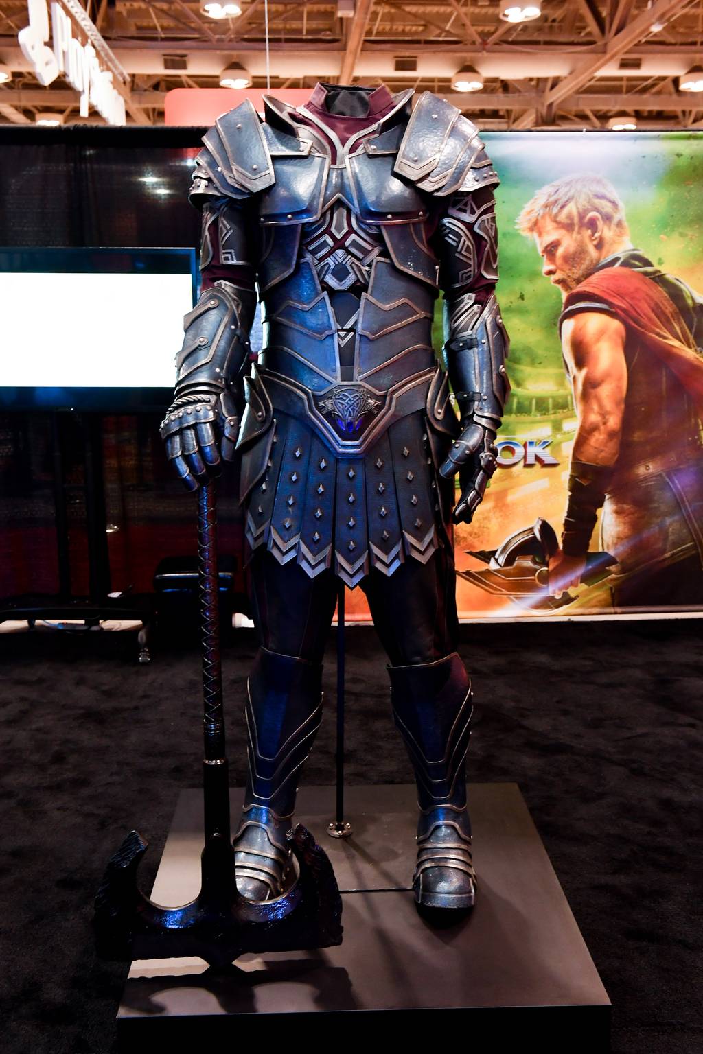 Thor-Ragnarok-Costume-Exhibit-8.jpg