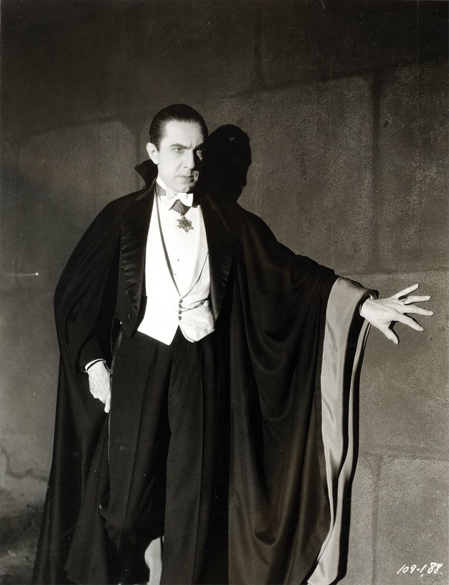 Bela_Lugosi_as_Dracula%2C_anonymous_photograph_from_1931%2C_Universal_Studios.jpg