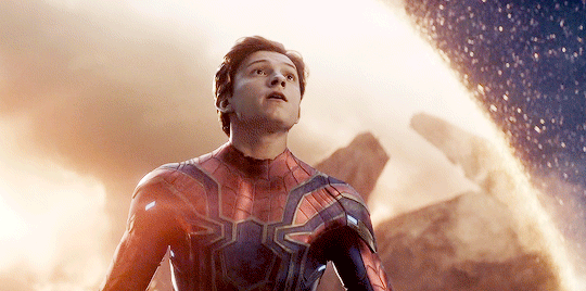 Peter-Parker-in-Avengers-Endgame-2019-spider-man-42941848-540-268.gif