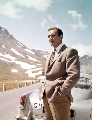 james-bond-007-sean-connery-on-set-in-scotland-1964.jpg