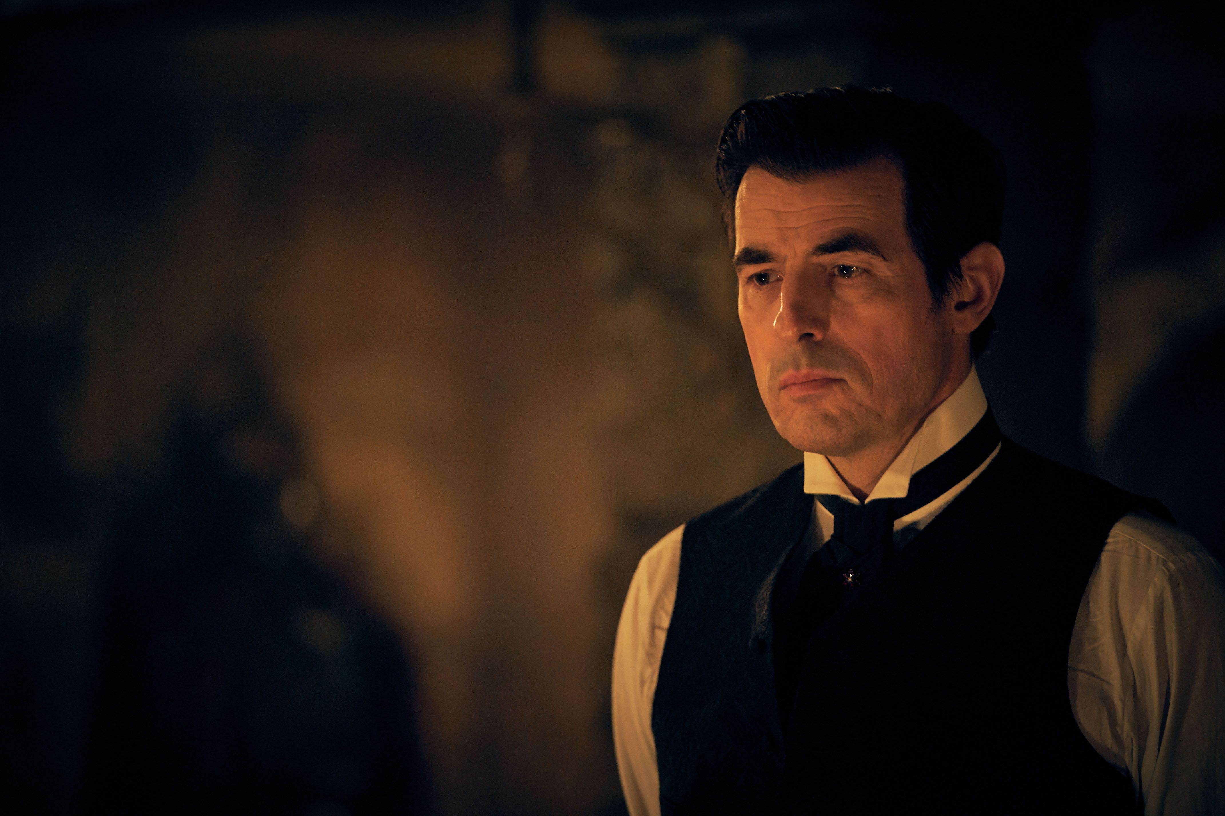 claes-bang-as-count-dracula-in-dracula-coming-soon-to-bbc-one-1572191144.jpg