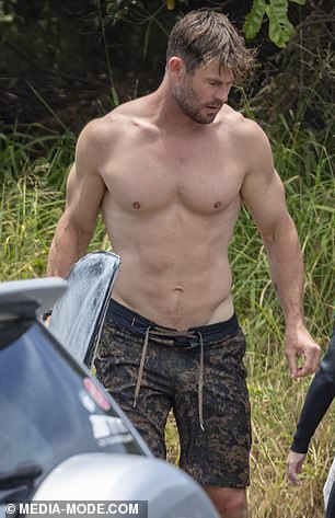 65031655-11479769-The_Aussie_actor_was_shirtless_showing_his_incredible_physique_i-a-27_1669694642144.jpg